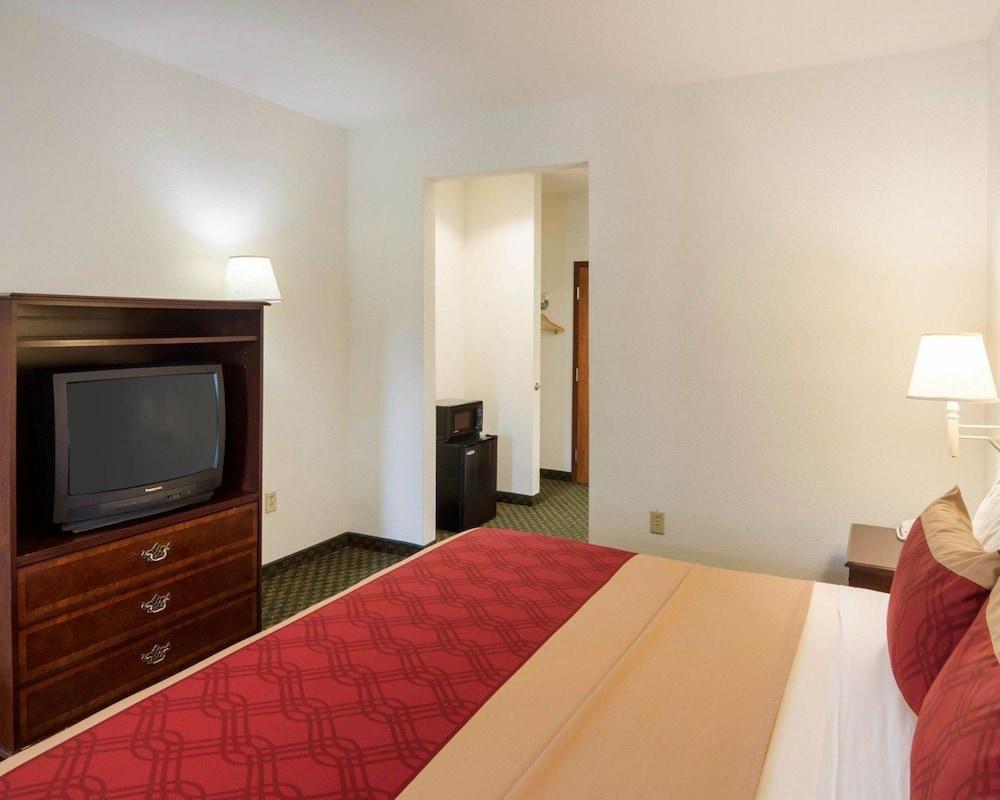 Econo Lodge Вітерфорд Екстер'єр фото