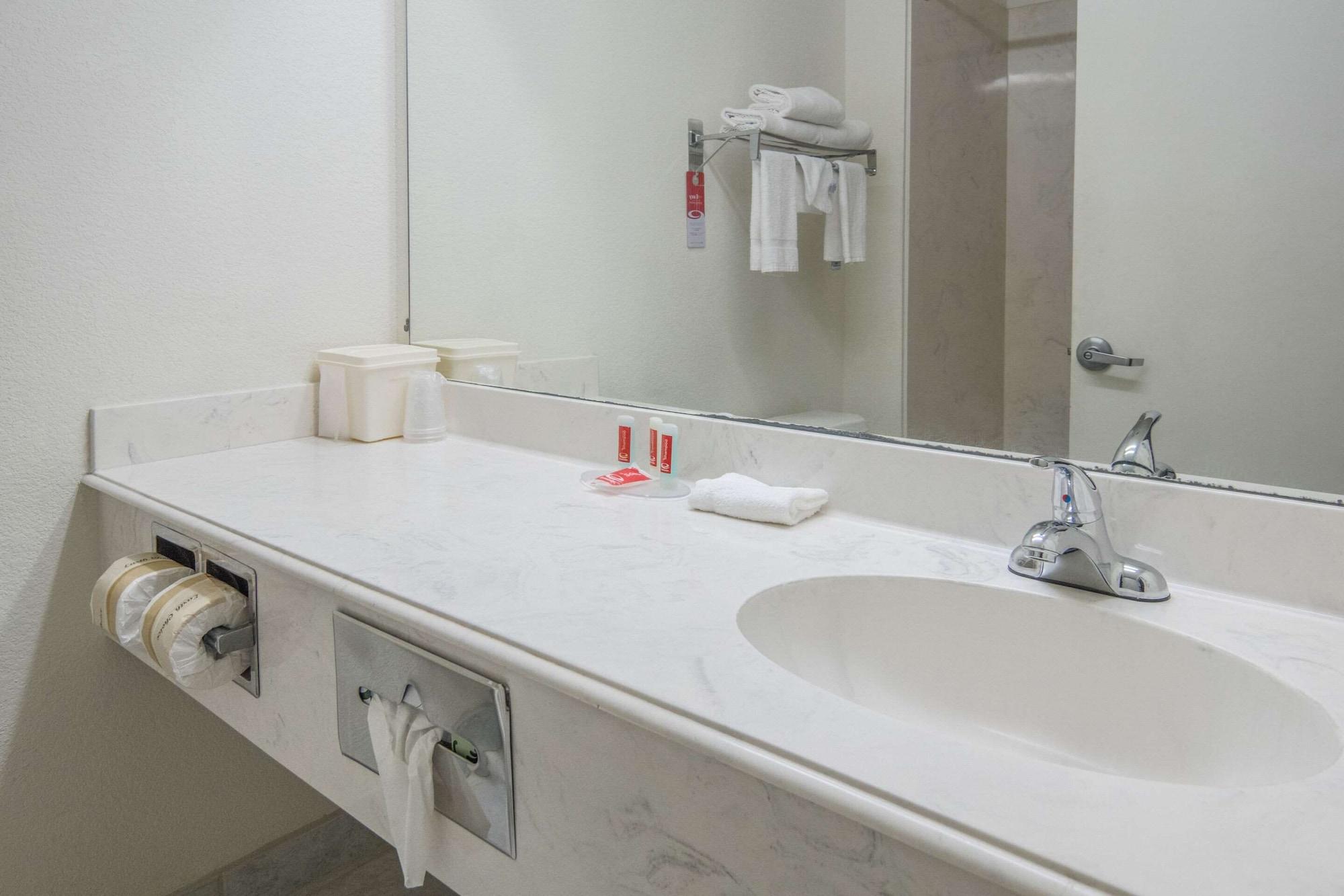 Econo Lodge Вітерфорд Екстер'єр фото