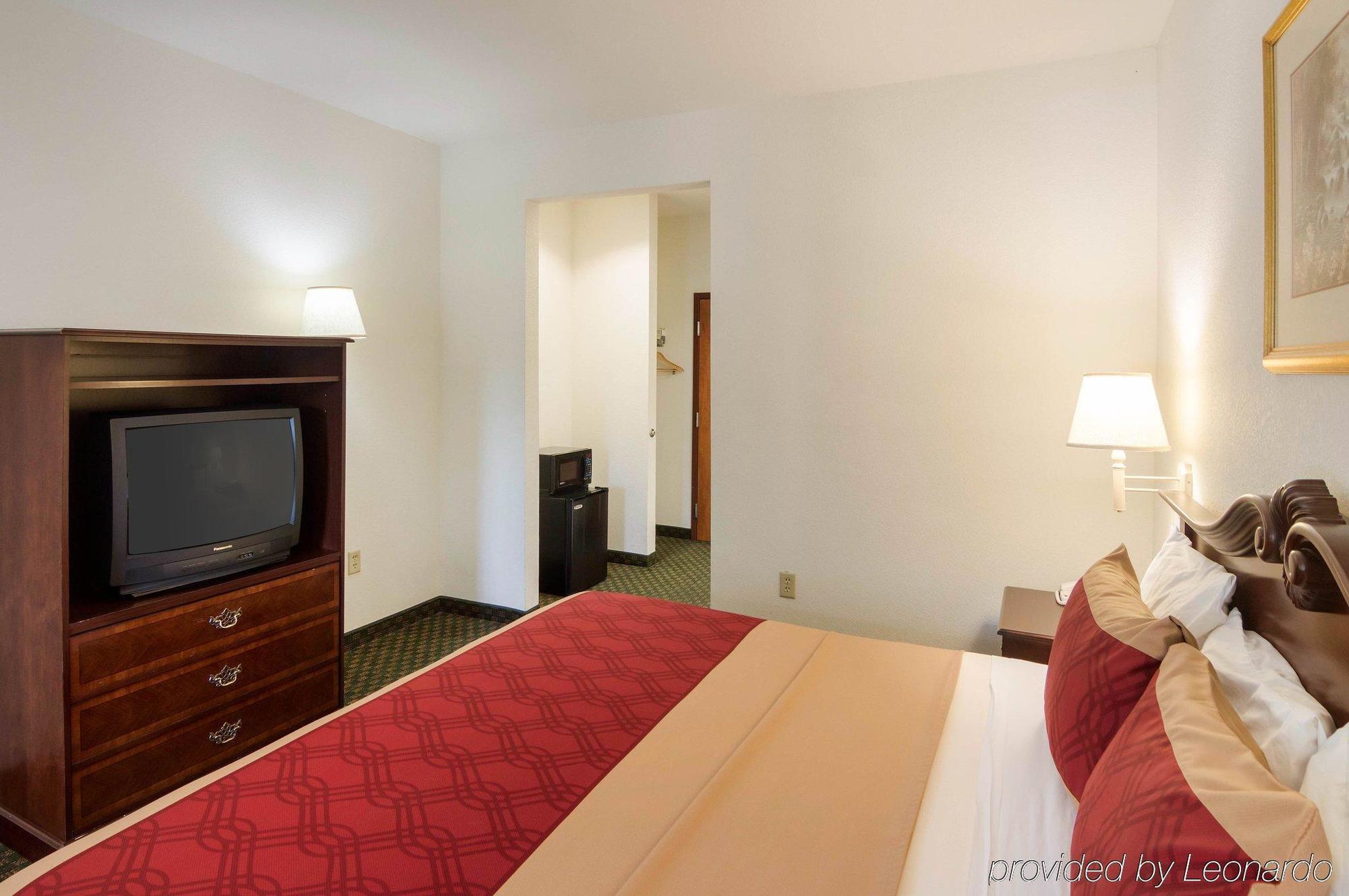 Econo Lodge Вітерфорд Екстер'єр фото